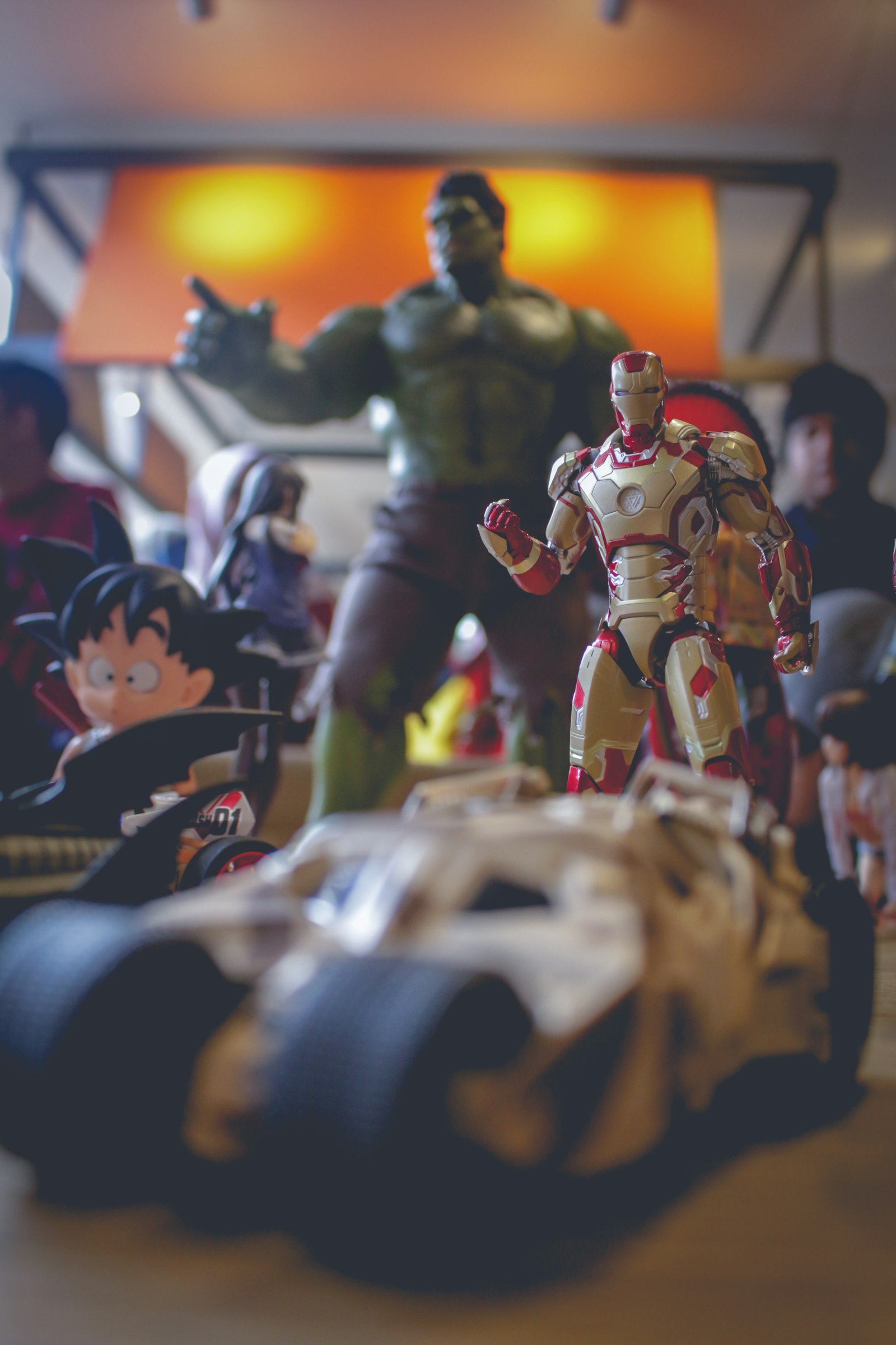 Iron Man Mark L 1:1 Scale Helmet & Collector Bust